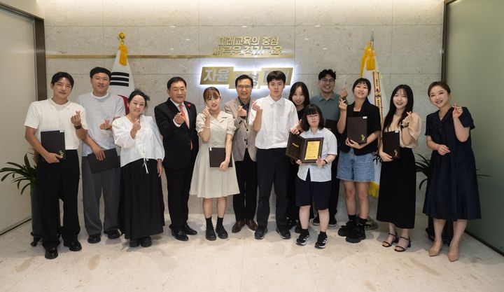 [수원=뉴시스] 홍보대사 위촉. (사진=경기도교육청 제공) 2025.08.08. photo@newsis.com *재판매 및 DB 금지