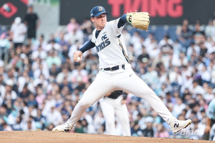 [서울=뉴시스] 프로야구 NC 다이노스 라일리 톰슨이 2일 창원NC파크에서 열린 2025 신한 쏠뱅크 KBO리그 KT 위즈와의 경기에 선발 등판해 공을 던지고 있다. (사진=NC 다이노스 제공) 2025.08.02. *재판매 및 DB 금지