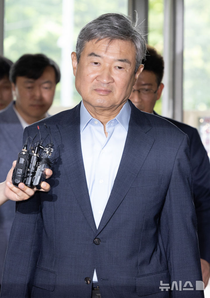 [서울=뉴시스] 황준선 기자 = 조태용 전 국정원장이 8일 오전 서울 서초구 이명현 순직 해병 특별검사 사무실에 조사를 받기 위해 출석하고 있다. 2025.08.08. hwang@newsis.com