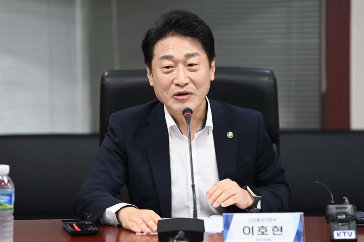 [서울=뉴시스] 이호현 산업통상자원부 2차관이 8일 오후 서울 종로구 한국무역보험공사에서 차세대 전력망 추진단 1차 회의를 주재하고 있다. (사진=산업통상자원부 제공) 2025.08.08. photo@newsis.com *재판매 및 DB 금지