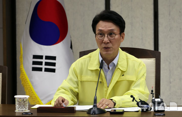 [세종=뉴시스] 강종민 기자 = 김민석 국무총리가 8일 세종시 정부세종청사에서 열린 국가테러대책위원회에서 모두발언을 하고 있다. 2025.08.08. ppkjm@newsis.com