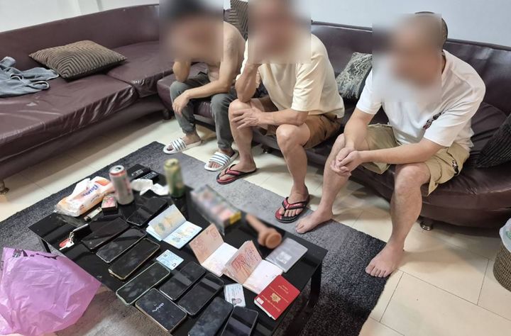 [뉴시스] 태국 파타야의 한 풀빌라에서 성행위 라이브 방송을 하다 체포된 중국인 남성 3명. (사진=방콕포스트 캡처). 2025.08.09. *재판매 및 DB 금지