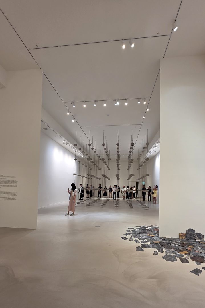 [사진=박현주 미술전문기자] 우리 이토록 작은 존재들 1전시실 전경. *재판매 및 DB 금지