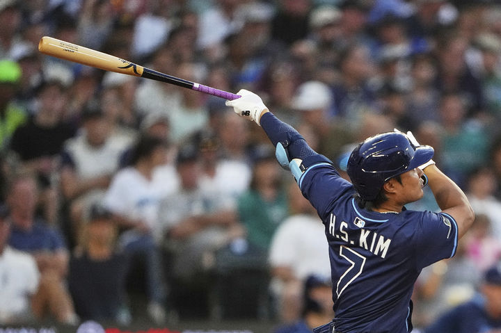 [시애틀=AP/뉴시스] 탬파베이 레이스의 김하성이 지난 10일(한국 시간) 미국 워싱턴주 시애틀의 T-모바일파크에서 벌어진 2025 메이저리그(MLB) 시애틀 매리너스와의 경기에서 5회초 헛스윙 삼진을 당하고 있다. 2025.08.10