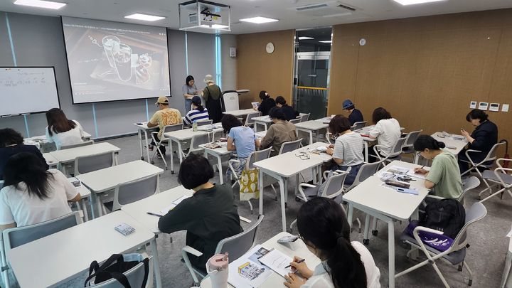 [대구=뉴시스] 대구 서변숲도서관 상반기 문화강좌 운영 모습. (사진=행복북구문화재단 제공) 2025.08.11. photo@newsis.com *재판매 및 DB 금지