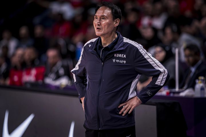 [서울=뉴시스] 한국 남자 농구 대표팀의 안준호 감독. (사진=FIBA 홈페이지 캡처) *재판매 및 DB 금지