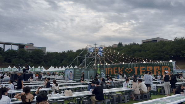 [전주=뉴시스] 김민성 기자 = 8일 오후 6시께 방문한 전주가맥축제 현장 모습. 2025.08.08. kms@newsis.com. *재판매 및 DB 금지