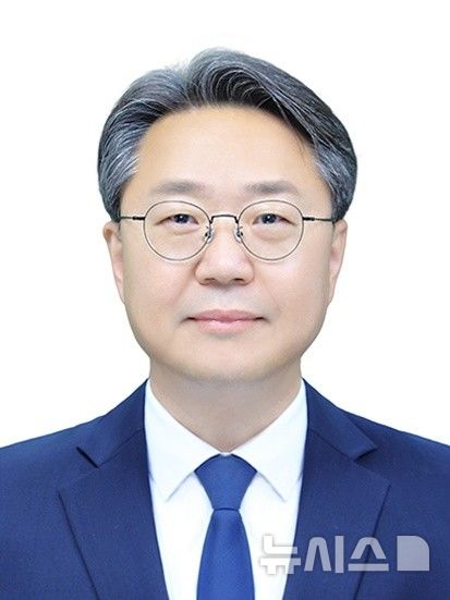 [군포=뉴시스] 군포 부시장에 취임하는 최홍규 도 노동국장.(사진=군포시 제공).2025.08.11.photo@newsis.com*재판매 및 DB 금지 