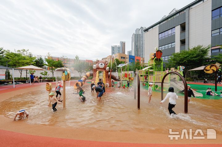 [오산=뉴시스] 오산시, 부산동 물놀이장 모습 (사진=오산시 제공)2025.08.11.photo@newsis.com 