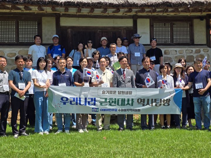 [수원=뉴시스] 화성 독립운동 현장 방문. (사진=의원실 제공) 2025.08.11. photo@newsis.com *재판매 및 DB 금지