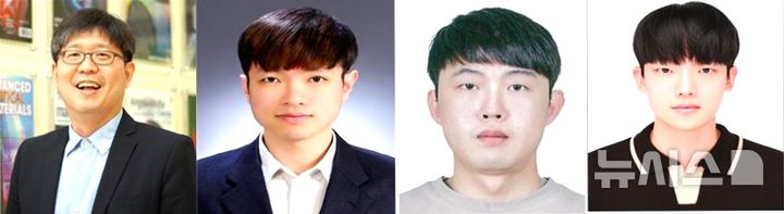 [포항=뉴시스] 송종욱 기자 = 포스텍(포항공과대학교) 노준석 교수(기계공학과·화학공학과·전자전기공학과·융합대학원) 연구팀이 모든 색의 빛을 자유롭게 다루며 반도체 공정과도 잘 맞는 초정밀 '빛 조종 기술'을 개발했다. 사진 왼쪽부터 노 교수, 양영환 기계공학과 박사, 기계공학과 통합과정 성준화·전영선 씨. (사진=포스텍 제공) 2025.08.11. photo@newsis.com