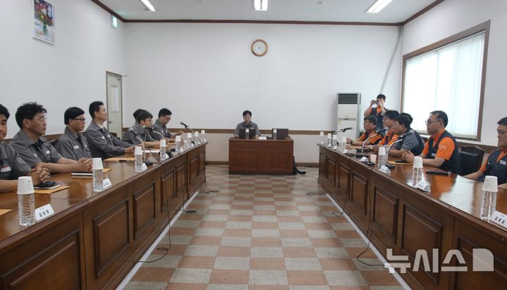 [광주=뉴시스]금호타이어 노사는 11일 2025년 단체교섭 상견례를 갖고 본격 교섭을 시작했다.