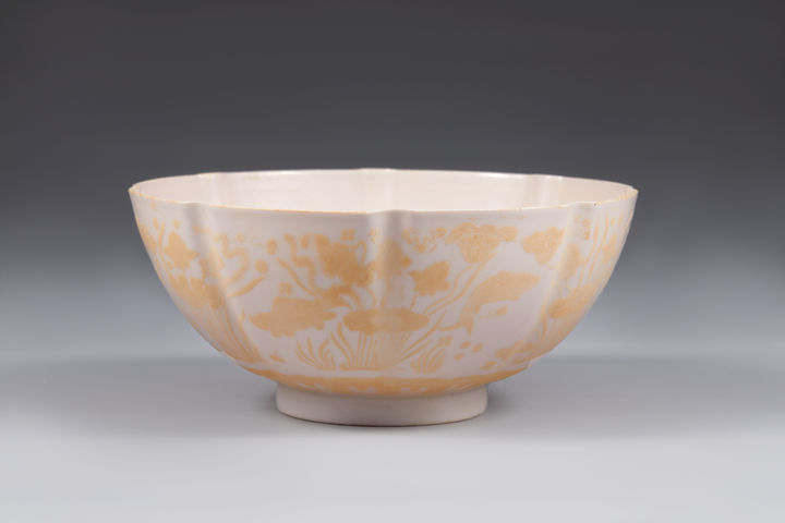 명 성화 황채 국화형 연지문 완. 사진=다보성갤러리 제공. *재판매 및 DB 금지