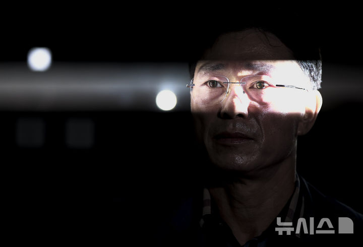 [서울=뉴시스] 정병혁 기자 = 임성근 전 해병1사단장이 11일 서울 서초구 이명현 순직해병 특별검사 사무실로 조사를 받기 위해 출석하고 있다. 2025.08.11. jhope@newsis.com