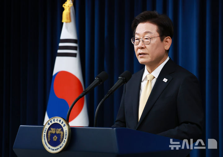 [서울=뉴시스] 고범준 기자 = 이재명 대통령이 11일 서울 용산 대통령실 청사에서 열린 한·베트남 공동언론발표에서 발언하고 있다. (대통령실통신사진기자단) 2025.08.11. bjko@newsis.com