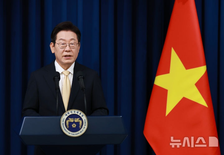 [서울=뉴시스] 고범준 기자 = 이재명 대통령이 11일 서울 용산 대통령실 청사에서 열린 한·베트남 공동언론발표에서 발언하고 있다. (대통령실통신사진기자단) 2025.08.11. bjko@newsis.com