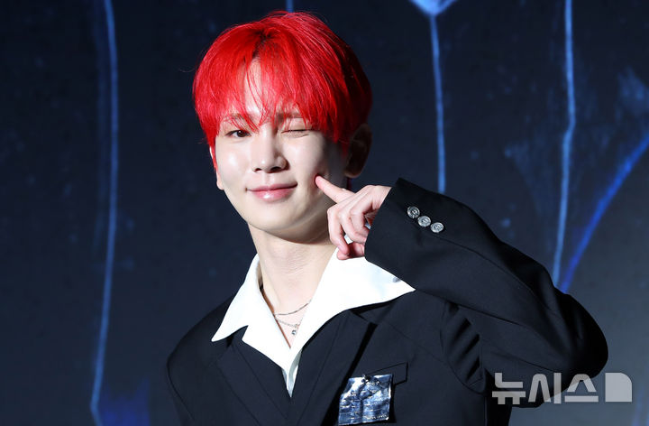 [서울=뉴시스] 김혜진 기자 = 그룹 샤이니 키가 11일 오후 서울 광진구 풀만 앰배서더 서울 이스트폴에서 열린 세 번째 정규앨범 'HUNTER(헌터)' 발매 기념 기자간담회에서 포즈를 취하고 있다. 2025.08.11. jini@newsis.com