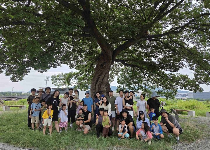 [창원=뉴시스]렛츠런파크 부산경남, 광복절 맞아 군인 가족 초청행사.(사진=렛츠런파크 부산경남 제공) 2025.08.12.photo@newsis.com *재판매 및 DB 금지