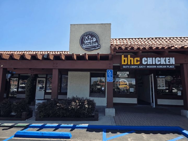 [서울=뉴시스] bhc 미국 5호점 칼스배드점 전경(사진=다이닝브랜즈그룹 제공) *재판매 및 DB 금지