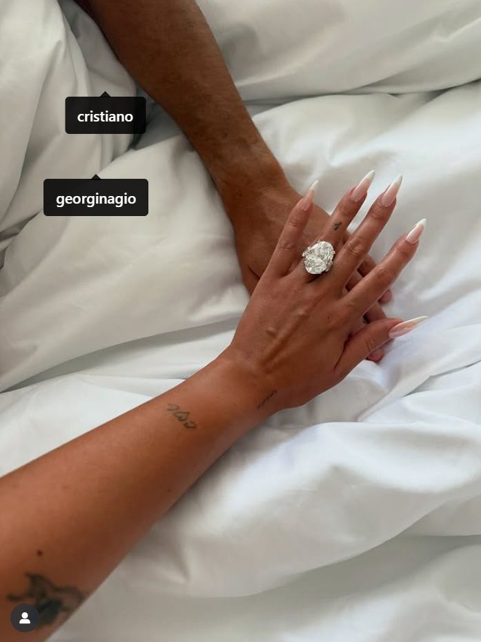 [서울=뉴시스]프러포즈 반지 공개한 호날두 연인 조지나. (사진=조지나 로드리게스 소셜미디어 캡처) 2025.08.12. photo@newsis.com *재판매 및 DB 금지