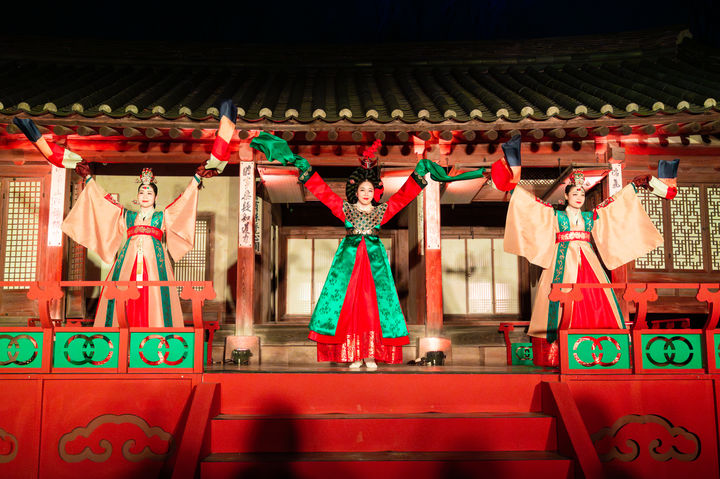 [서울=뉴시스] 창덕궁 달빛기행 중 연경당 전통예술공연 (사진=국가유산청 제공) 2025.08.12. photo@newsis.com *재판매 및 DB 금지