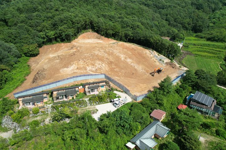 [금산=뉴시스] 충남 금산군 아토피자연치유마을 확대 조성 사업 현장. (사진=금산군 제공) 2025.08.12. photo@newsis.com *재판매 및 DB 금지