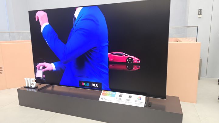 [서울=뉴시스]삼성전자가 차세대 디스플레이 기술을 집약한 '마이크로 RGB(빨강·초록·파랑) TV'를 세계 최초로 출시했다. photo@newsis.com *재판매 및 DB 금지