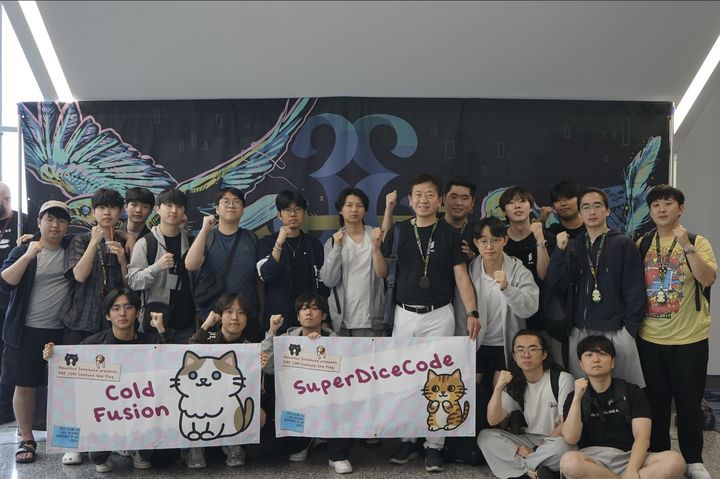 이성권 엔키화이트햇 대표와 임직원들이 데프콘 33 현장에서 기념촬영하고 있다(사진=엔키화이트햇 제공) *재판매 및 DB 금지