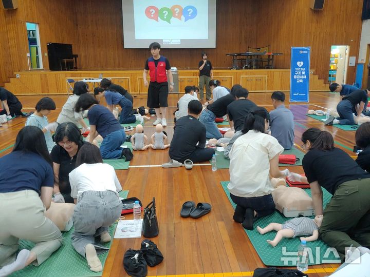 "심폐소생술 이렇게" 하동군, 군민 등 400여명 교육 