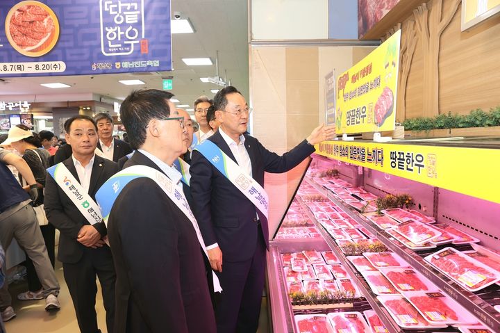 [해남=뉴시스]'해남땅끝한우' 특판행사. (사진=해남군 제공) 2025.08.12. photo@newsis.com *재판매 및 DB 금지
