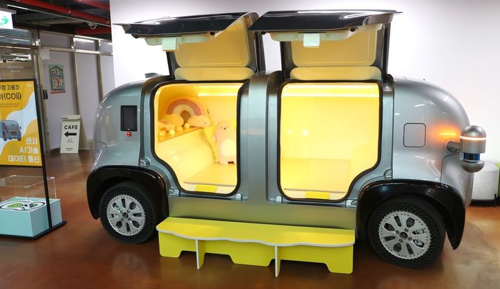 ㈜오토노머스에이투지(A2Z)가 충주 어린이들에게 선물한 자율주행 테스트카.(사진=충주시 제공) *재판매 및 DB 금지