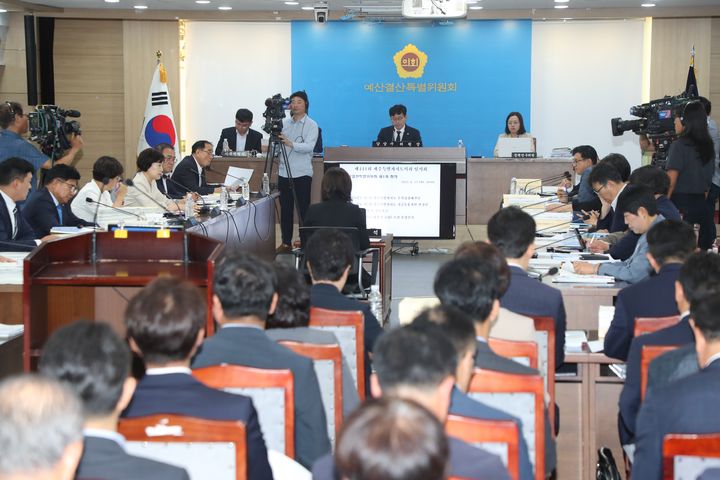 [제주=뉴시스] 12일 오후 제주도의회 대회의실에서 제441회 임시회 예산결산특별위원회 회의가 열리고 있다. (사진=제주도의회 제공) 2025.08.12. photo@newsis.com *재판매 및 DB 금지