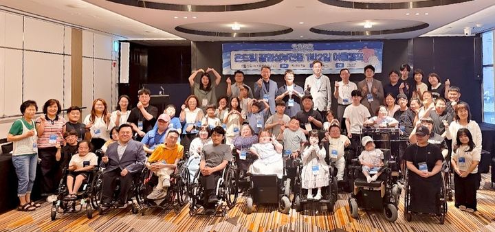 [수원=뉴시스] 온드림 KOIA 여름캠프. (사진=한국골형성부전증모임 제공) 2025.08.12. photo@newsis.com *재판매 및 DB 금지