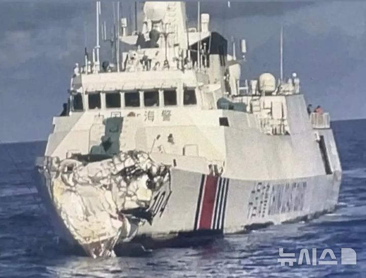 [뉴시스] 필리핀 함정을 쫓던 중국 함정 두 척이 서로 충돌했다.(영상=뉴욕포스트) 