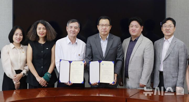 [성남=뉴시스] 가천대학교가 베트남 FPT대학과 반도체 인재 양성을 위한 MOU를 체결했다 (사진=가천대 제공) 2025.08.12.photo@newsis.com