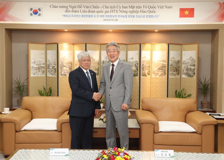 [세종=뉴시스] 강호동 농협중앙회장이 지난 11일 이재명 대통령 주최로 열린 한국-베트남 정상 국빈만찬에 참석했다. (사진 = 농협 제공) 2025.08.12. *재판매 및 DB 금지