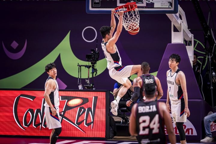[서울=뉴시스] 농구 국가대표팀의 하윤기. (사진=FIBA 홈페이지 캡처) 2025.08.12. photo@newsis.com *재판매 및 DB 금지