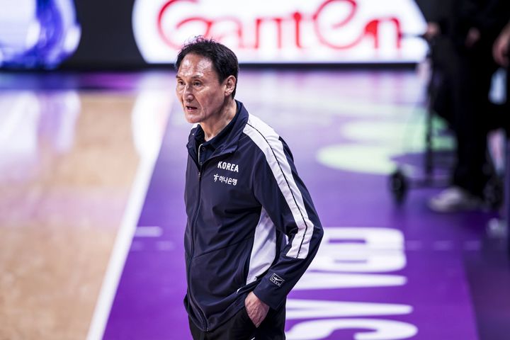 [서울=뉴시스] 농구 국가대표팀의 안준호 감독. (사진=FIBA 홈페이지 캡처) 2025.08.12. photo@newsis.com