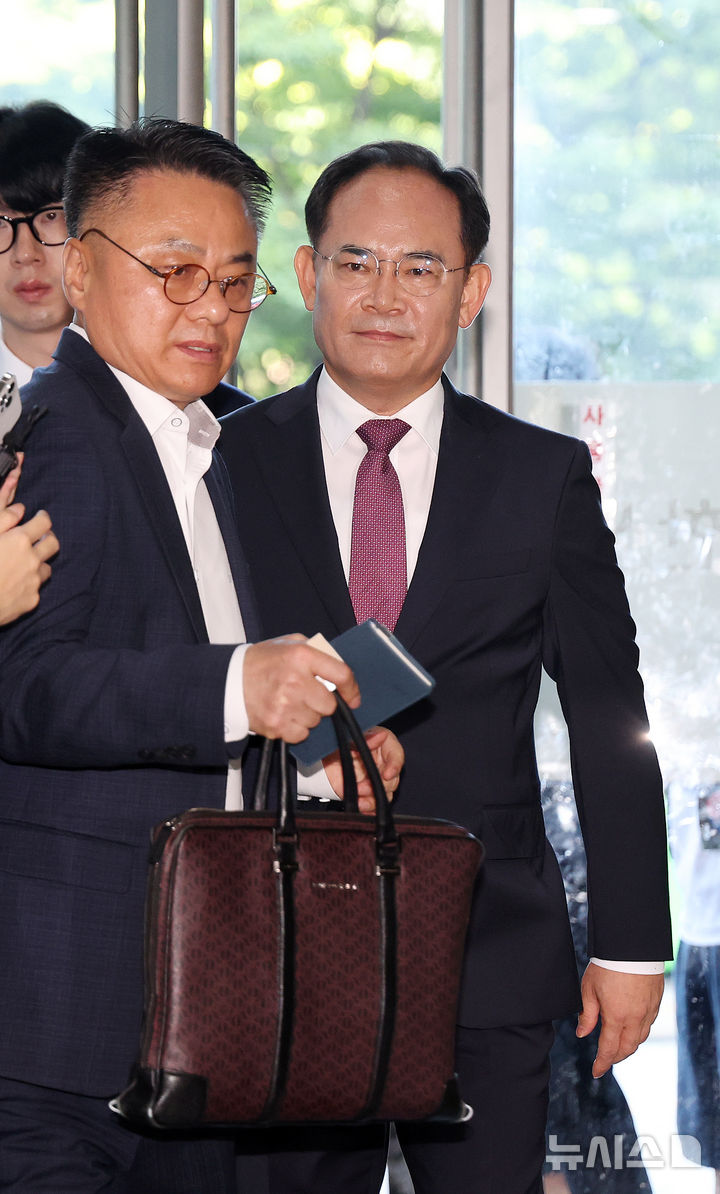 [서울=뉴시스] 홍효식 기자 = 임종득 국민의힘 의원이 12일 서울 서초구 순직해병 특검 사무실에 피의자 신분으로 출석하고 있다.직권남용 권리행사방해 혐의를 받고 있는 임 의원은 윤석열 정부 당시 국가안보실 2차장을 지낸바 있다. 2025.08.12. yesphoto@newsis.com