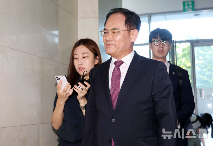 [서울=뉴시스] 홍효식 기자 = 임종득 국민의힘 의원이 12일 서울 서초구 순직해병 특검 사무실에 피의자 신분으로 출석하고 있다.직권남용 권리행사방해 혐의를 받고 있는 임 의원은 윤석열 정부 당시 국가안보실 2차장을 지낸바 있다. 2025.08.12. yesphoto@newsis.com