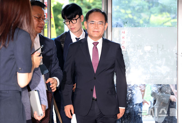 [서울=뉴시스] 홍효식 기자 = 임종득 국민의힘 의원이 12일 서울 서초구 순직해병 특검 사무실에 피의자 신분으로 출석하고 있다.직권남용 권리행사방해 혐의를 받고 있는 임 의원은 윤석열 정부 당시 국가안보실 2차장을 지낸바 있다. 2025.08.12. yesphoto@newsis.com