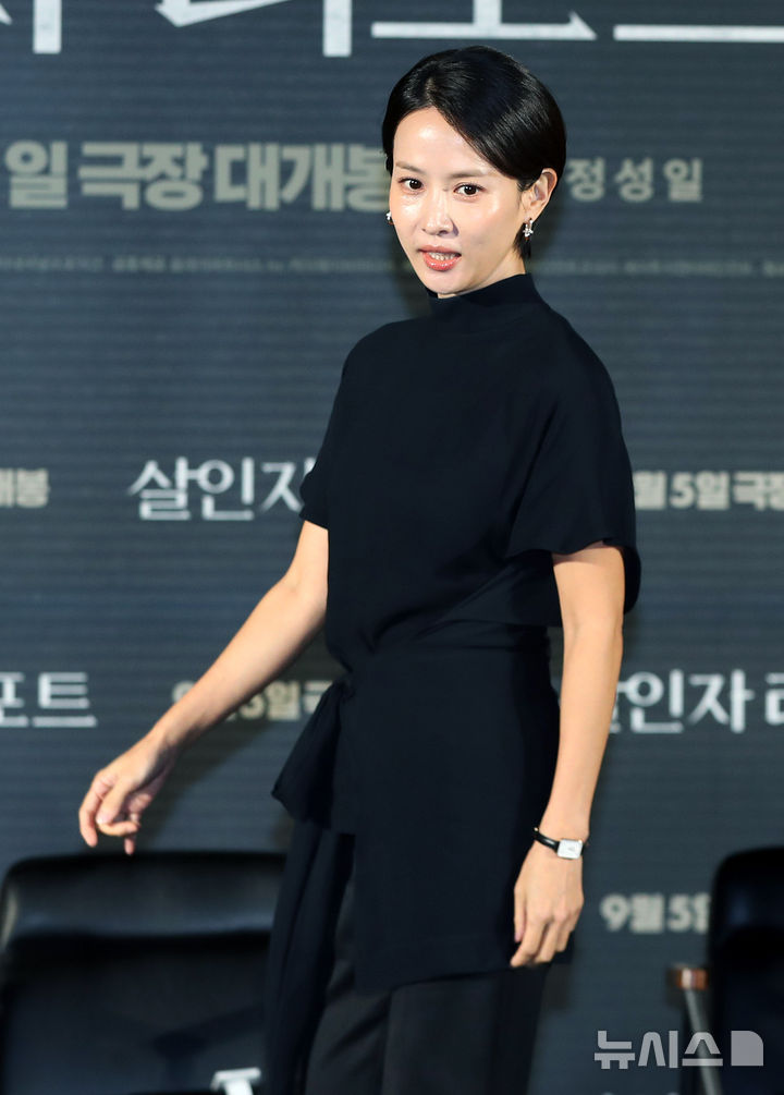 [서울=뉴시스] 김혜진 기자 = 배우 조여정이 12일 오전 서울 용산구 CGV 용산아이파크몰에서 열린 영화 '살인자 리포트'(감독 조영준) 제작보고회에 참석하고 있다. 2025.08.12. jini@newsis.com