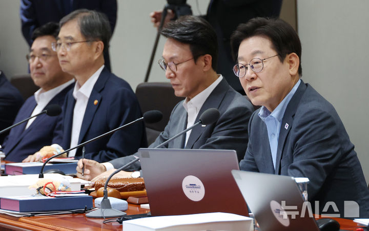 [서울=뉴시스] 고범준 기자 = 이재명 대통령이 12일 서울 용산 대통령실 청사에서 열린 국무회의에서 발언하고 있다. (대통령실통신사진기자단) 2025.08.12. bjko@newsis.com