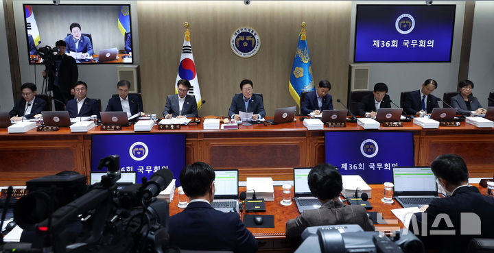 [서울=뉴시스] 고범준 기자 = 이재명 대통령이 12일 서울 용산 대통령실 청사에서 열린 국무회의에서 발언하고 있다. (대통령실통신사진기자단) 2025.08.12. bjko@newsis.com