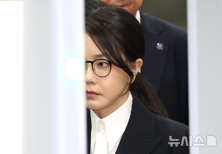 [서울=뉴시스] 대법원이 구속 만기를 앞둔 김건희 여사의 구속영장 심문을 40여분 만에 마쳤다. 김 여사는 건강이 좋지 않아 치료받게 해 달라며 석방을 호소했고, 특별검사팀은 구속영장을 발부할 사유가 충분히 인정된다고 다투며 맞선 것으로 전해졌다. 결론은 이르면 이날 나올 것으로 보인다. (사진=뉴시스DB). 2026.10.27. photo@newsis.com
