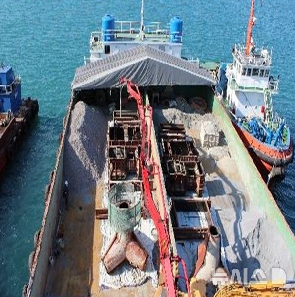 [서울=뉴시스] 슬래그 및 황토를 활용한 해양 구조물용 고비중 콘크리트 제조기술.