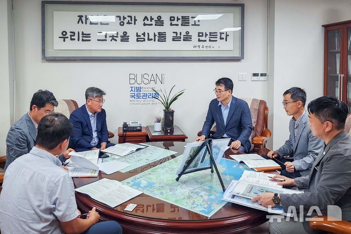 장충남 남해군수, 부산국토청에 국도 3호선 확장 조기 추진 등 건의