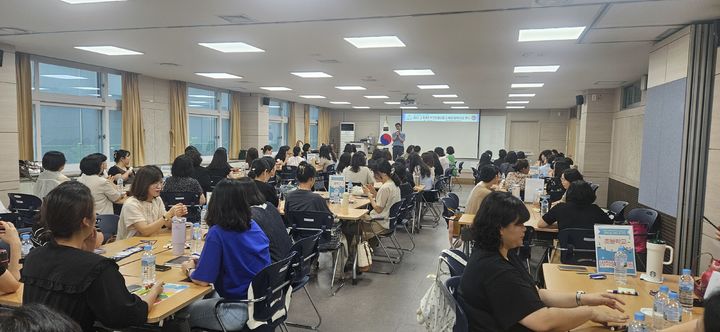 [대구=뉴시스]대구교육청, 교육복지사 연수(사진=대구교육청 제공) photo@newsis.com *재판매 및 DB 금지