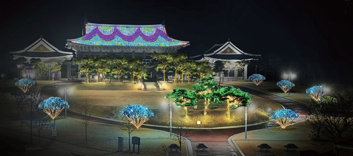 [합천=뉴시스] 합천영상테마파크·청와대 세트장 야간 개장 시범운영-청와대미디어파사드+은하수조명 (사진=합천군 제공) 2025. 08. 13. photo@newsis.com *재판매 및 DB 금지