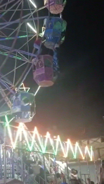 [뉴시스] 인도의 한 공원에서 대형 관람차를 타던 여성이 약 30피트(약 9m) 상공에서 매달리는 아찔한 사고가 발생했다.(사진=프리프레스저널) *재판매 및 DB 금지